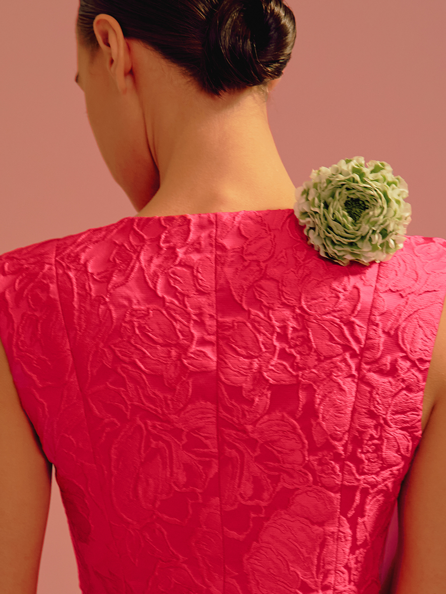 Жилет жаккардовый розовый