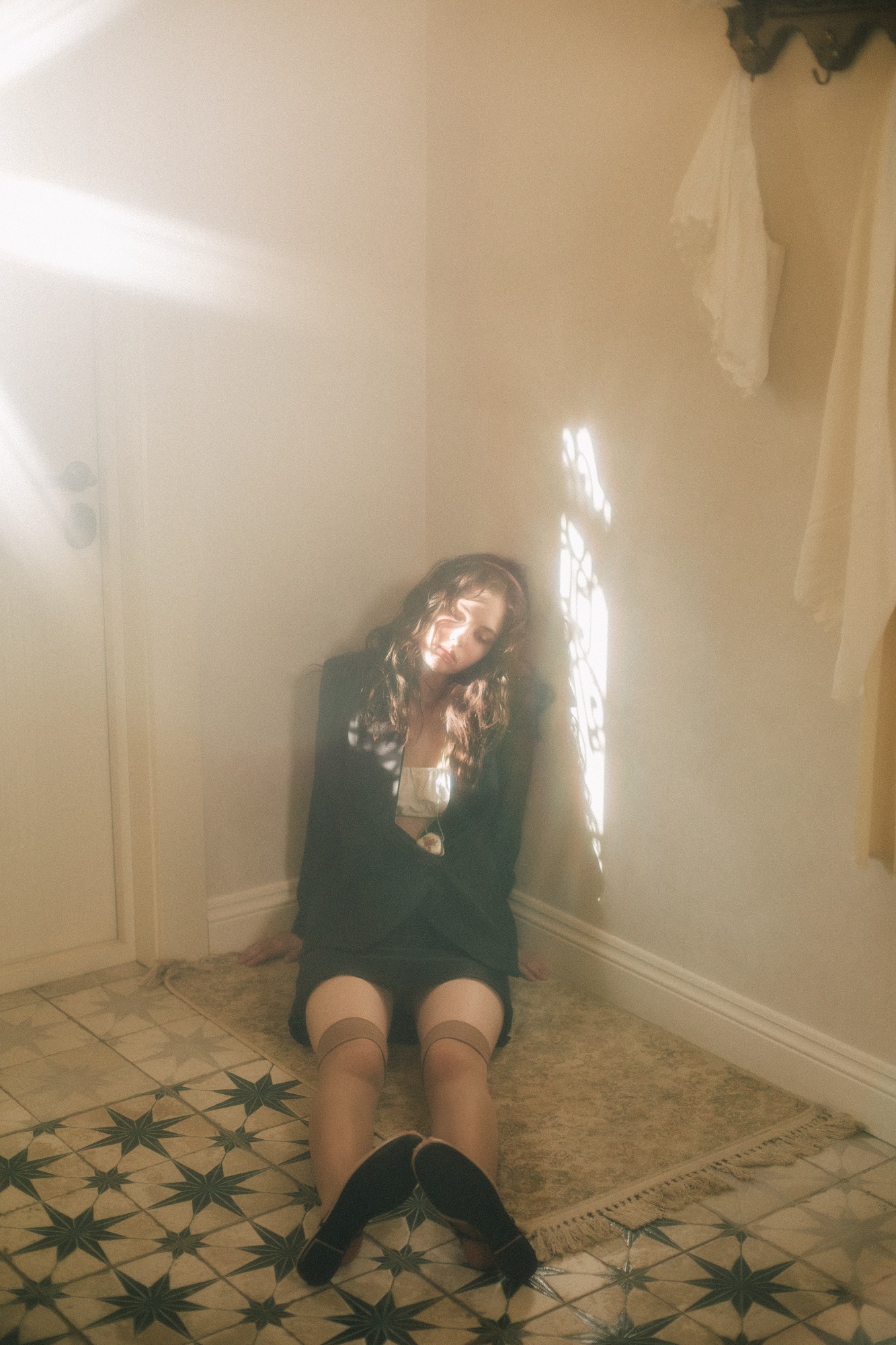 Мини-юбка из чёрного шёлка с шифоновой вставкой